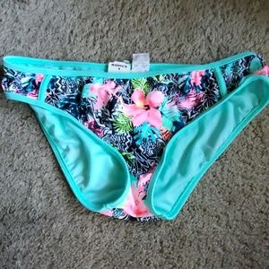 Kohls Swimsuit bottoms size L
